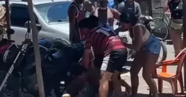 Imagem ilustrativa da imagem Suspeito de roubo é encurralado e espancado por populares em Ilhéus