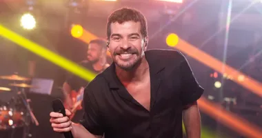 Imagem ilustrativa da imagem Thiago Martins dança de sunga e 'detalhe' rouba a cena; veja