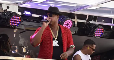 Imagem ilustrativa da imagem Tio Roby bota geral para quebrar e amassar no Nordeste de Amaralina