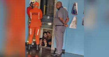 Imagem ilustrativa da imagem Universitários passam perrengue e ficam presos em elevador da UFBA