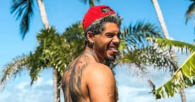 Imagem ilustrativa da imagem Vaso sanitário explode em mansão de Zé Felipe e assusta o cantor