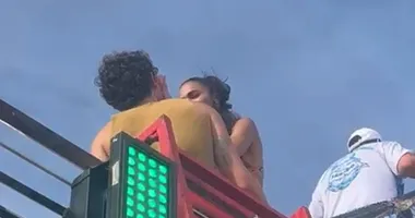 Imagem ilustrativa da imagem Vídeo: Bruna Marquezine e Shawn Mendes curtem romance ao som de Ivete