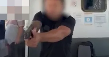 Imagem ilustrativa da imagem Vídeo: PM pega ar e atira em médico após ser chamado de corno