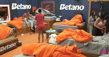Imagem ilustrativa da imagem Vídeo: peoa vira motivo de chacota após calcinha suja em A Fazenda