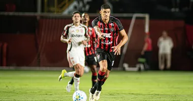 Imagem ilustrativa da imagem Vitória joga melhor, mas Flamengo é quem sorri no Barradão