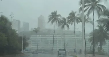 Imagem ilustrativa da imagem Volume de chuva já supera  50% da previsão para novembro em Salvador
