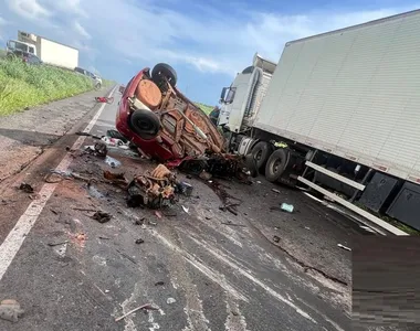 Veículos bateram de frente