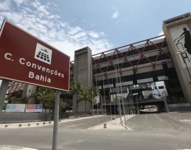 Área atingida pelas chamas fica no último andar