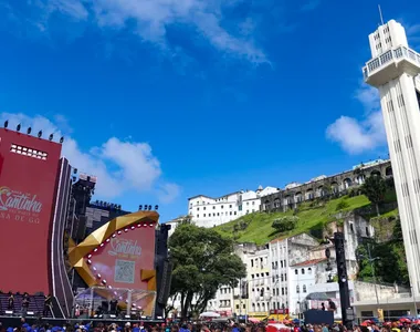 Público chega cedo para curtir show de Léo Santana