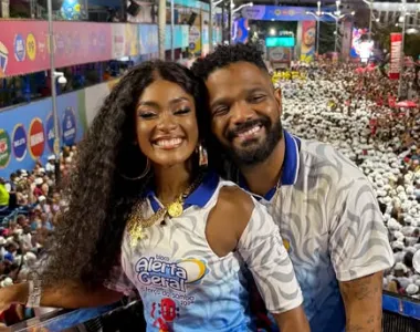 Erika Januza e Arlindinho curtindo o Bloco Alerta Geral