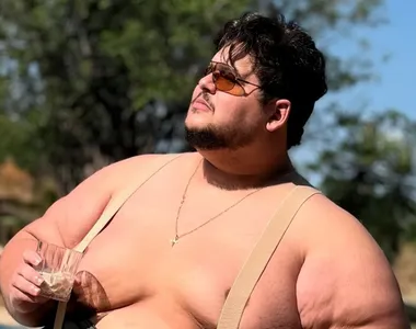 Influenciador compartilha seu processo de perda de peso nas redes sociais