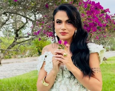 Cantora Letícia Brasil