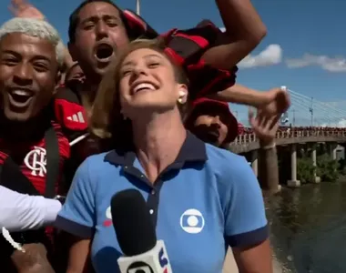 Duda Dalponte foi vítima de um puxão de cabelo ao vivo