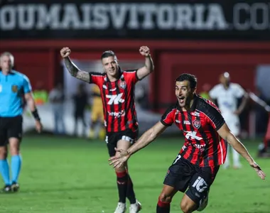 Cáceres fez o gol da vitória no Ba-Vi