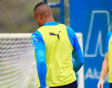 Erick participou parcialmente do treino deste sábado