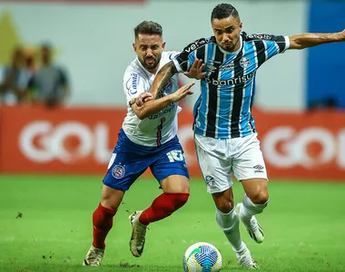 Everton Ribeiro está tratando um câncer na tireoide