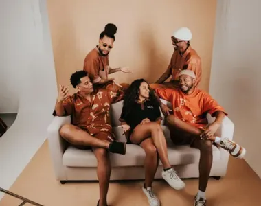 Grupo Fragmentos de Samba (composto por Baddel, Davi Andrade, Vieira, Ágatha e Tony Santos)