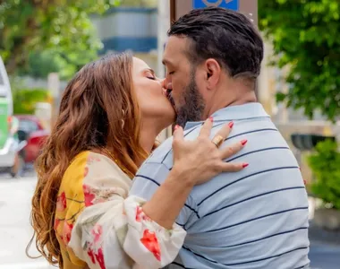 Viviane Araújo (Consuelo) e Belo (Misael)