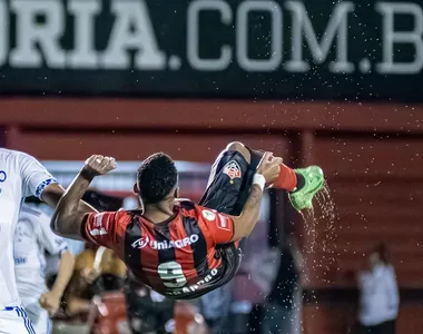 Gol de bicicleta contra o Cruzeiro não foi eleito o mais bonito do ano