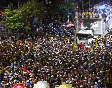 Bloco Alvorada na avenida