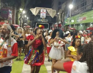 Bloco Axé Dadá desfila toda a sua beleza