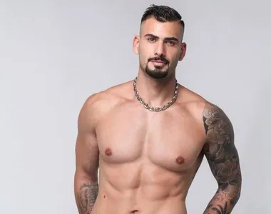 Nizam expõe mensagens de Fernando Sampaio