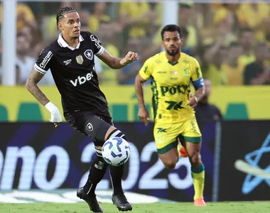 Newton, volante do Botafogo