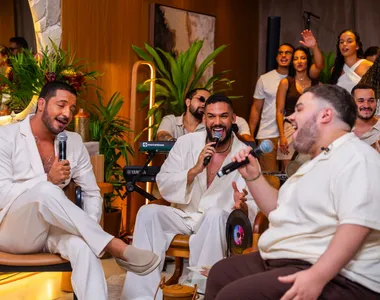 Cantor e compositor Brenno Casagrande