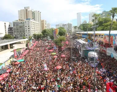 Eventos abrem alas pros grupos culturais e artísticos botarem o bloco na rua
