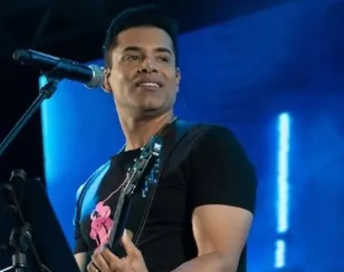 Artista revelou que o veículo capotou algumas vezes