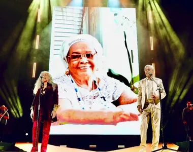 Caetano Veloso e Maria Bathânia homenagearam o legado de Mãe Carmem