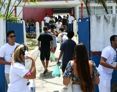 Movimento na porta do CPM Dendezeiro é intenso