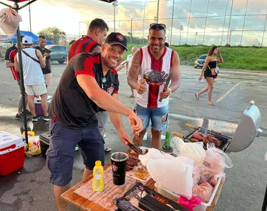 Clima leve toma a torcida do Vitória no Barradão