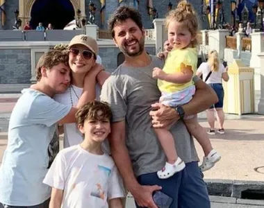 Claudia Leitte contou o motivo de morar fora do Brasil