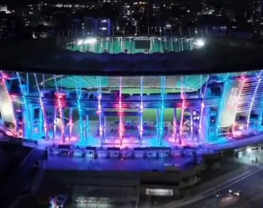 A Arena Fonte Nova foi iluminada com as cores da bandeira trans