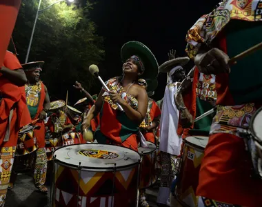 Bloco afro durante desfile