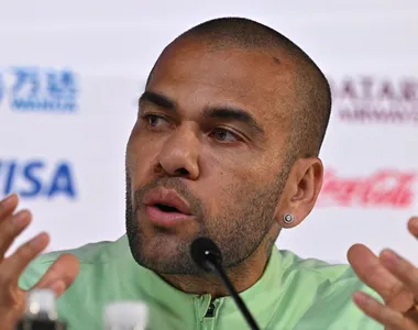 Após absolvição, Daniel Alves compra clube e avalia voltar a jogar