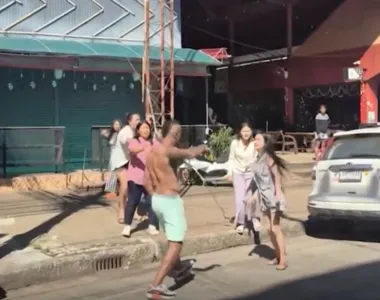 Jogador se envolve em confusão em bar
