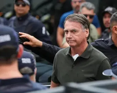 Bolsonaro está preso desde o último sábado (22)