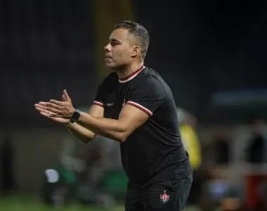 Treinador do Vitória deve mexer na equipe para o duelo contra o Flamengo