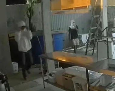 Bandidos cobriram o rosto