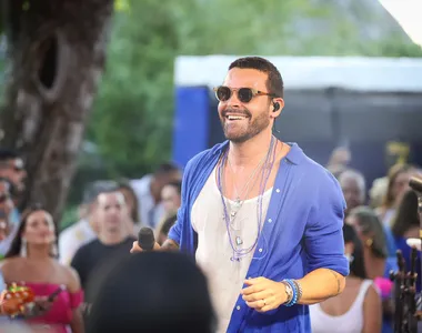 Cantor e compositor Alexandre Peixe
