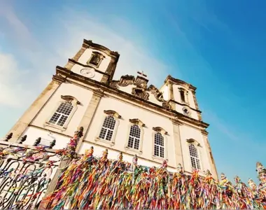 Primeira sexta do ano leva multidão à Igreja do Bonfim