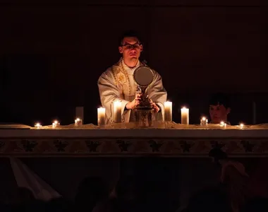 Além de temas religiosos, o padre compartilha sua vida saudável na internet