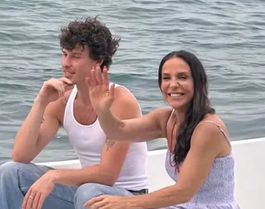Ivete Sangalo e Shawn Mendes em barquinho na Gamboa