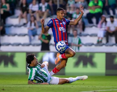 Bahia dominou boa parte do jogo, mas vacilaram