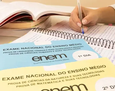 Imagem ilustrativa de jovem estudando para o Enem