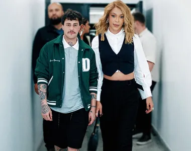 Erika Hilton ao lado do seu namorado