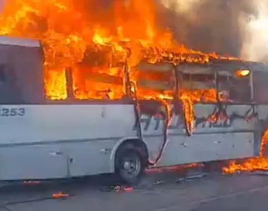 Buzu pegou fogo em Candeias, na RMS