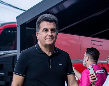 Presidente do Vitória, Fábio Mota, protesta contra arbitragem e fala em representação na CBF